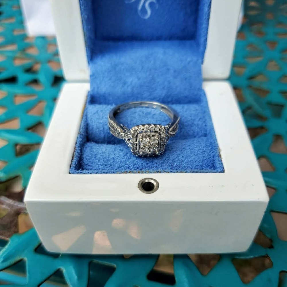 14k WG Vera Wang Engagement Ring